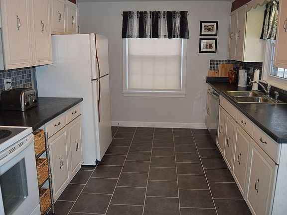 5th image of 282 N Ellicott St