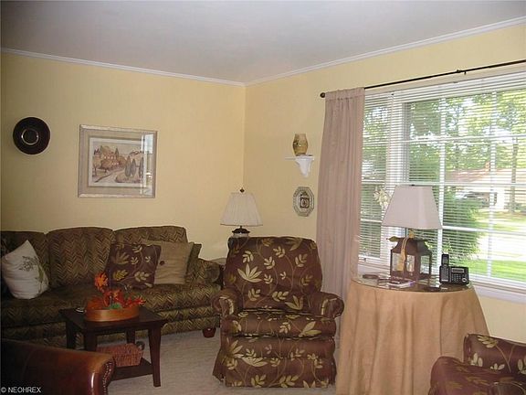 3rd image of 1823 Lancaster Dr