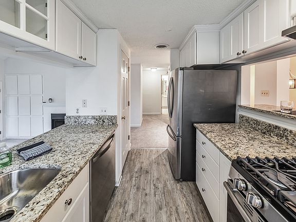 4th image of 101 Ivy Green Ln