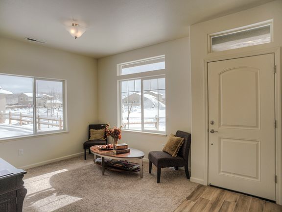 2nd image of 1274 Rainbow Ln