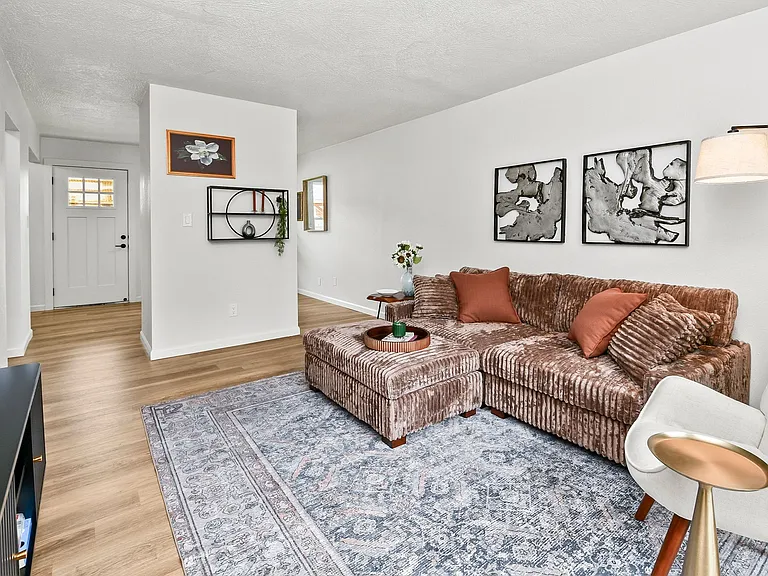 2035 S Florence Ave — Photo 8