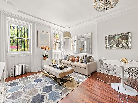 2nd image of 171 Park Pl APT 1