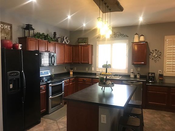 4th image of 579 E Heather Dr