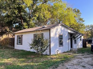 106 Hickory St, Cleburne, TX 76033