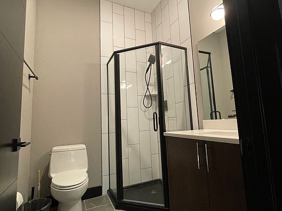 4th image of 136 Windsor Cir