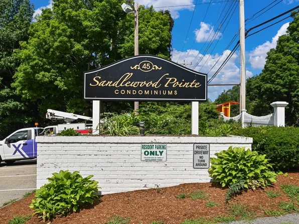 45 Macy St APT 200C, Amesbury, MA 01913