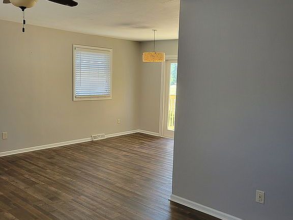 Frontroom to Dining