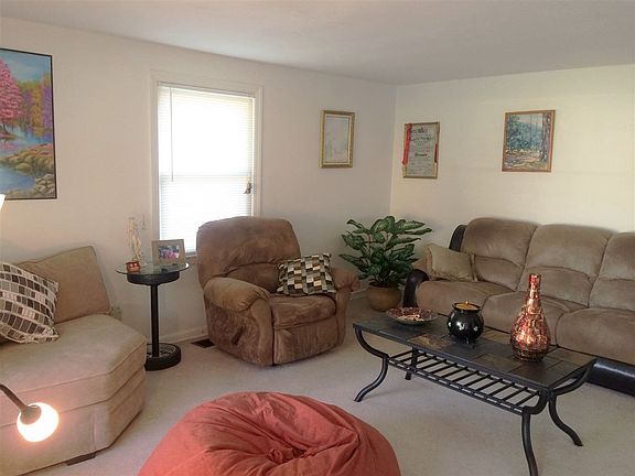 3rd image of 3727 Fellows St