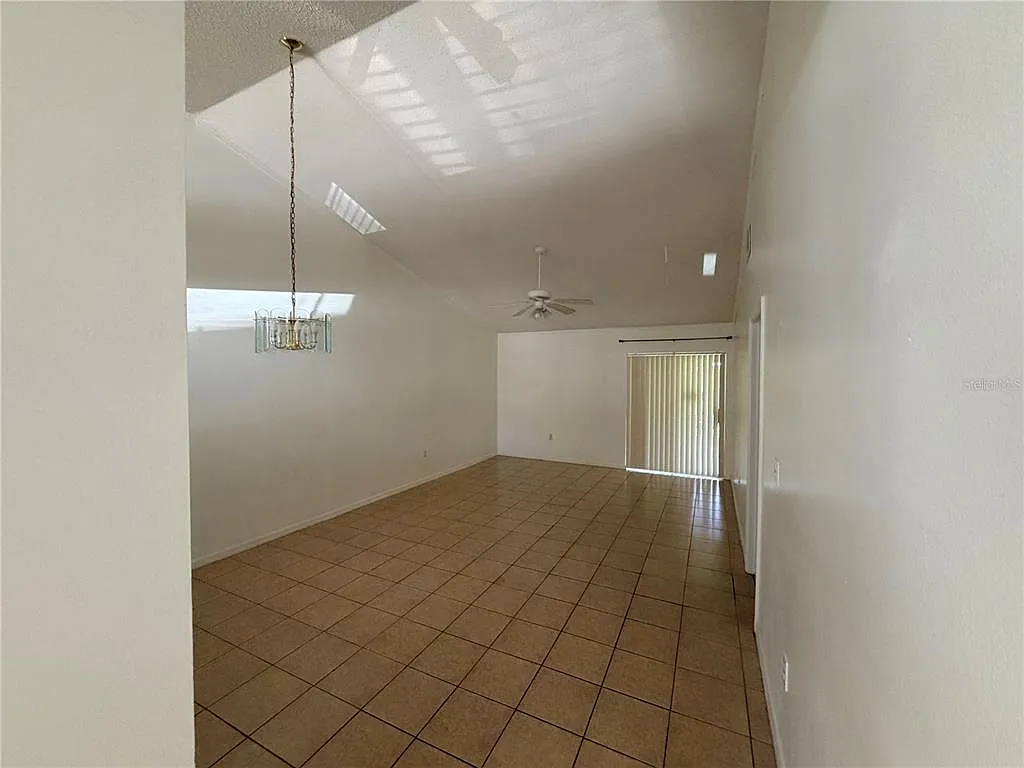 3 bed, 2.0 bath, 1155 sqft, $1,850 — Photo 4