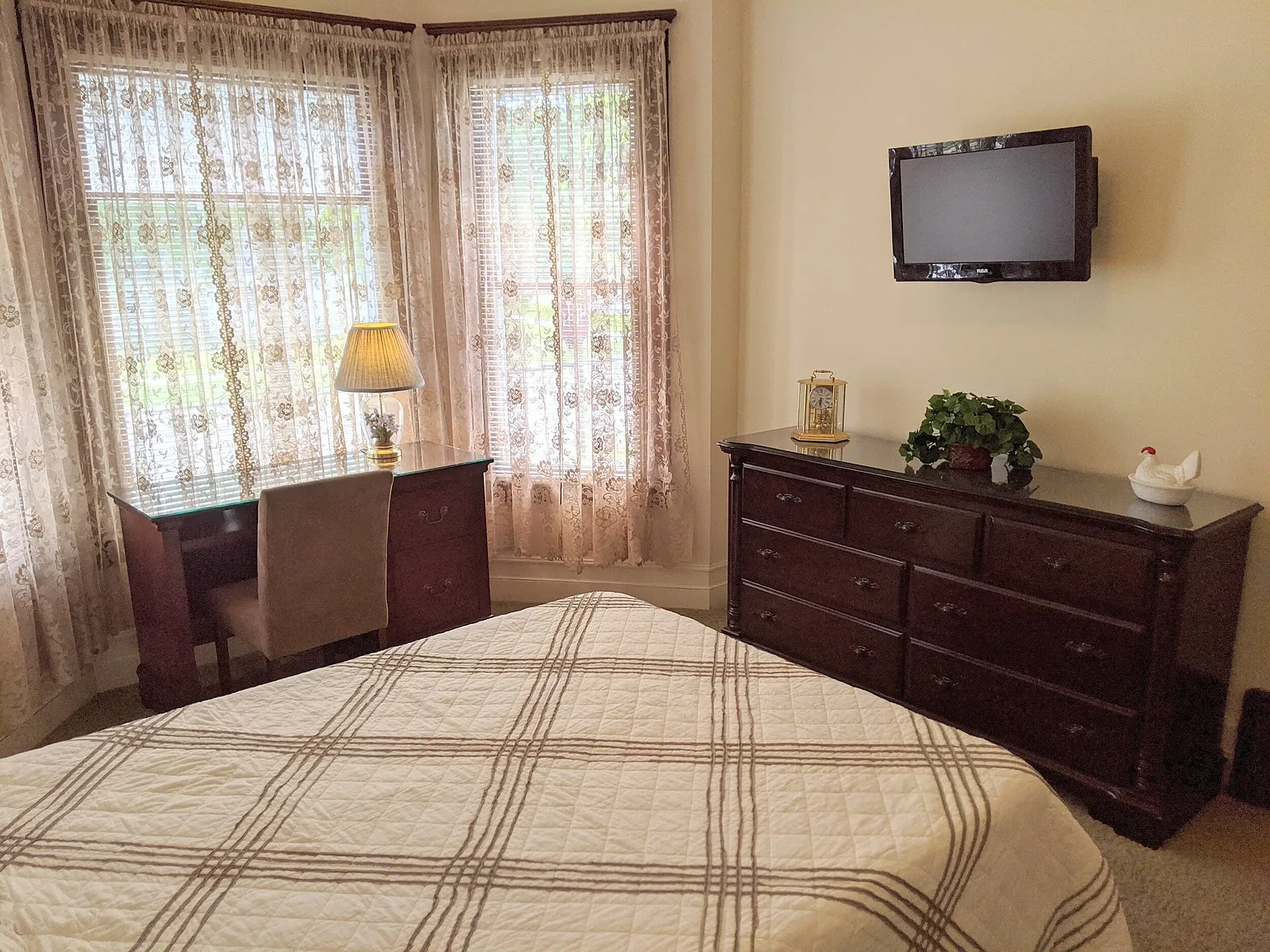 5 bed, 1.5 bath, 1800 sqft, $740 — Photo 4