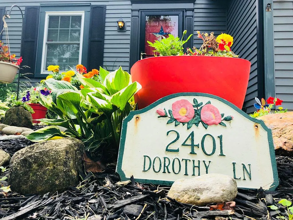 2401 Dorothy Ln photo 1