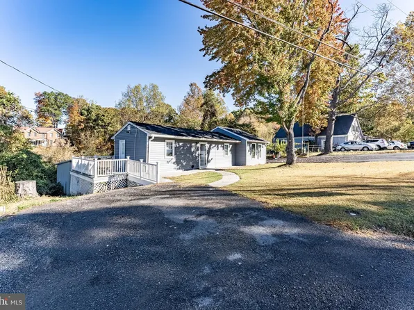 7822 Oak St, Manassas, VA 20111