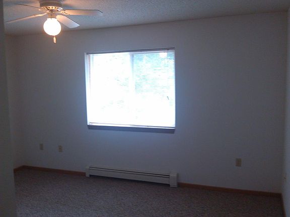 4th image of 700 Hagen Ave
