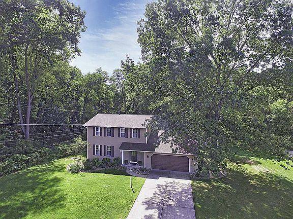 2nd image of 21760 Sandybrook Dr