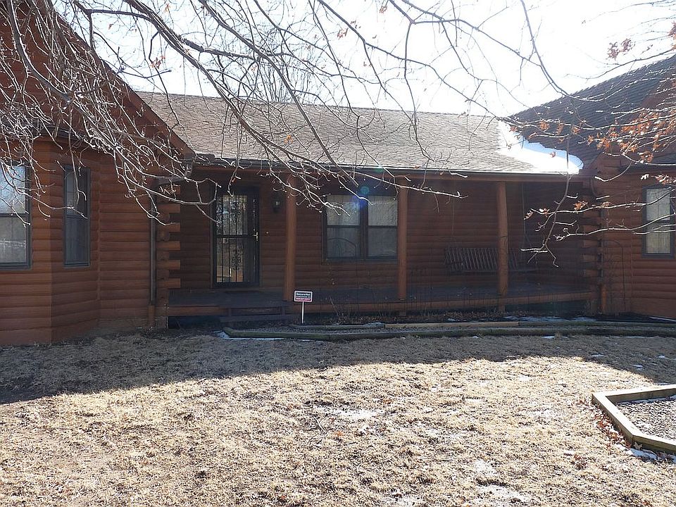 1st image of 25070 Tonganoxie Dr