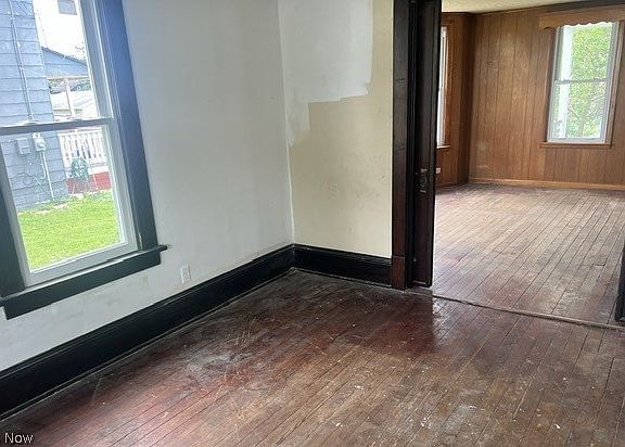 4th image of 156 E Michigan Ave