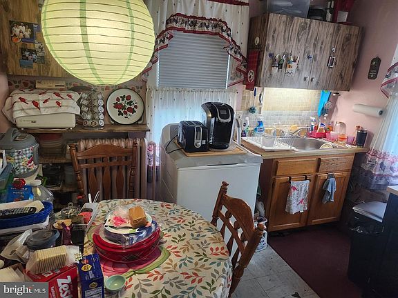 3rd image of 2154 Browning Rd