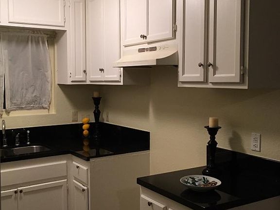 4th image of 122 E 111th St