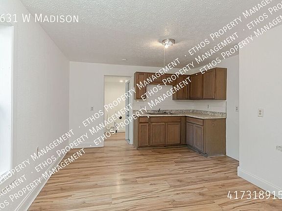 5th image of 2631 W Madison St