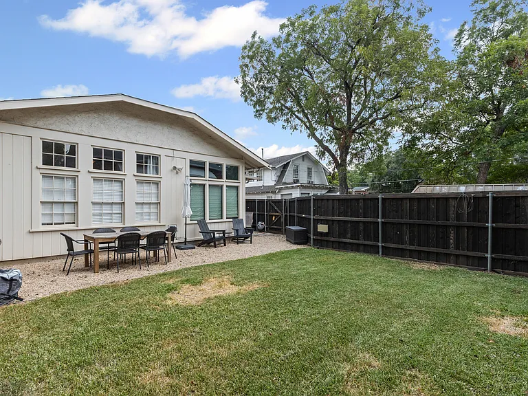 2260 Fairmount Ave — Photo 30