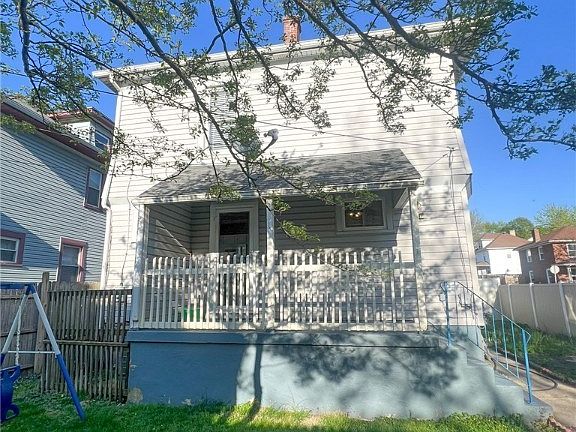 3rd image of 529 Bowen St