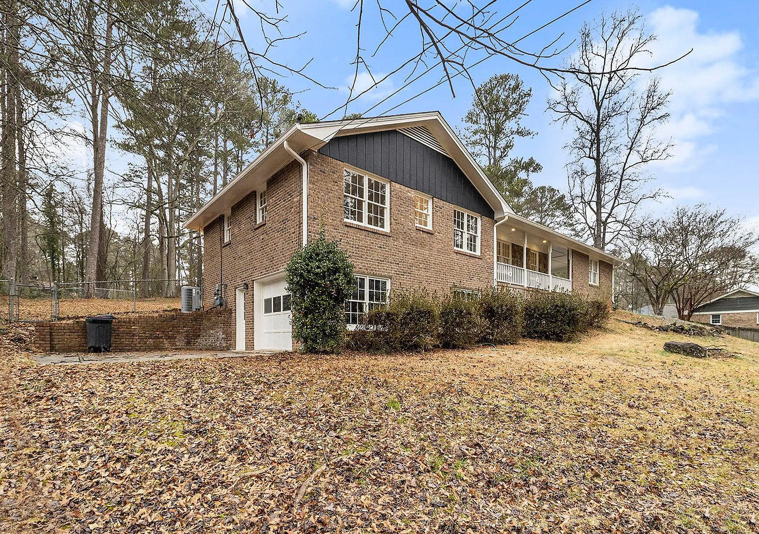 3 Bedroom 2 Bath Home w/ Massive Lot — Photo 3