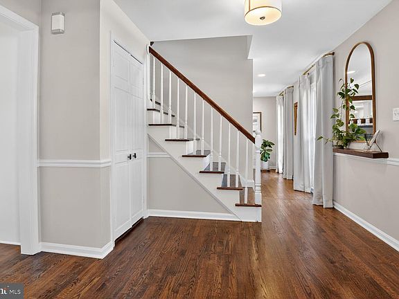 5th image of 8703 Etta Dr