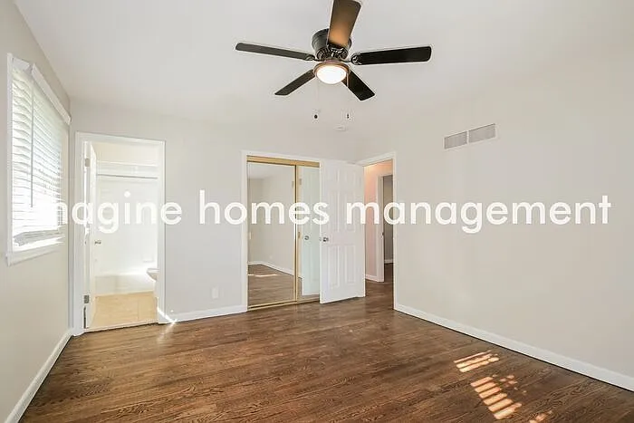 101 Thorncliff Ln — Photo 8