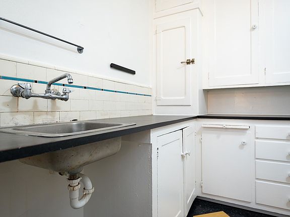 4th image of 2623 SE Ankeny St APT 103