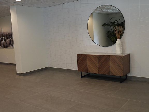 4th image of 960 Larrabee St APT 213