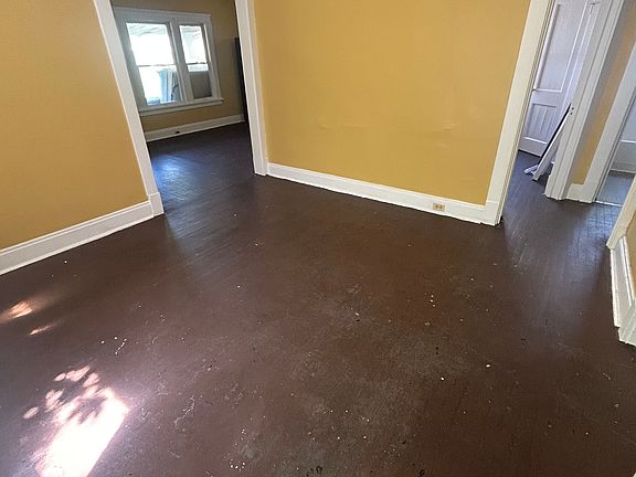 4th image of 7614 Star Ave #Up