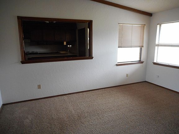 3rd image of 2404 E Hills Dr