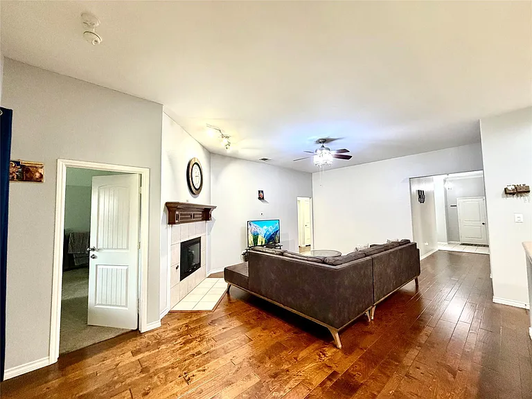10312 Flat Creek Trl — Photo 7