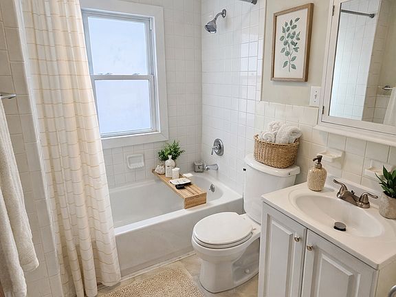 5th image of 175 Hamilton Dr #1