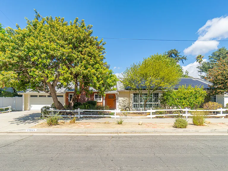 13843 Milbank St — Photo 31