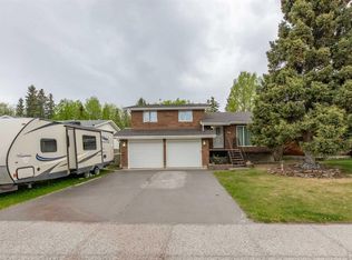 150 S Maligne Dr, Hinton, AB T7V 1J3
