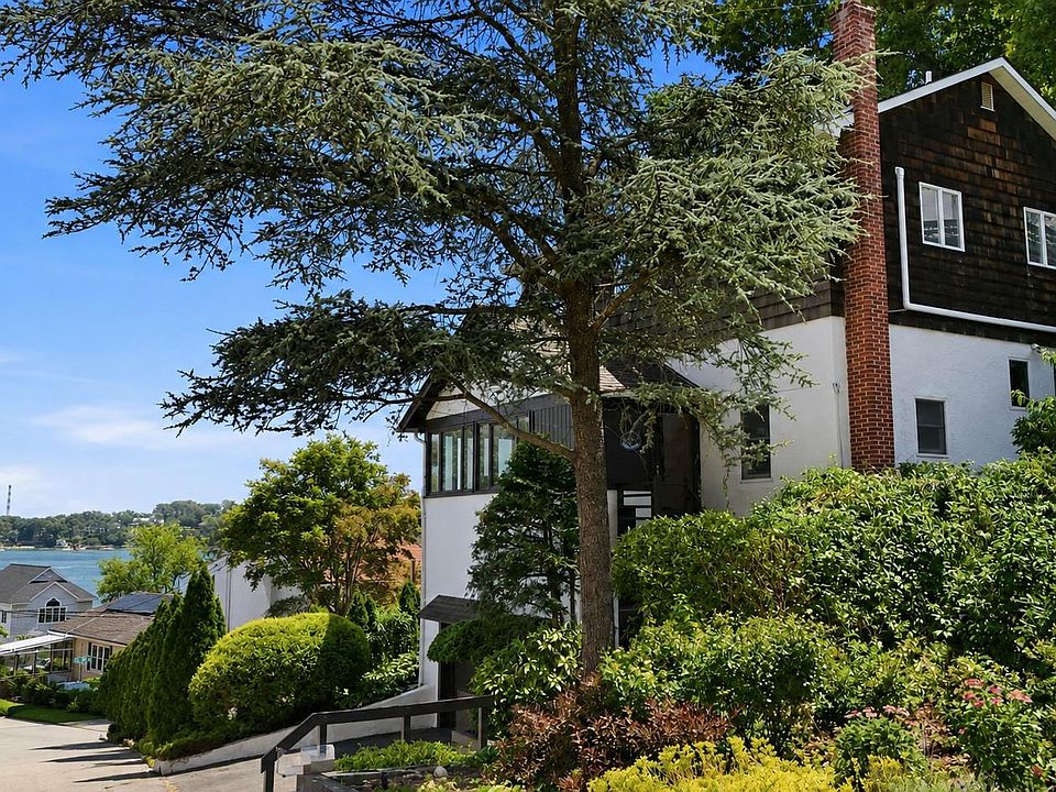 1st image of 4 Bayview Drive