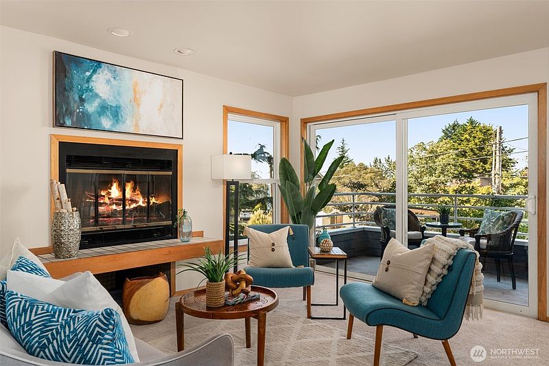 5th image of 3200 Alki Avenue SW #201