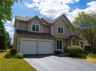 205 Andrew Ln, North Aurora, IL 60542