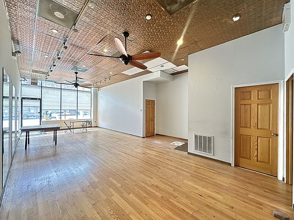 4th image of 2138 W Chicago Ave