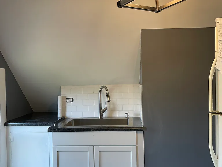 826 Duncan Ave — Photo 2