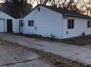 615 W 4th St, Carroll, IA 51401