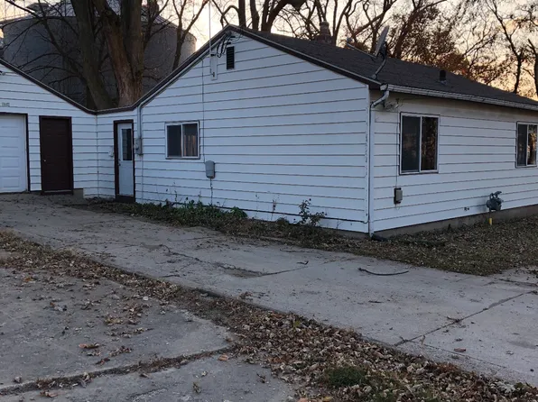 615 W 4th St, Carroll, IA 51401
