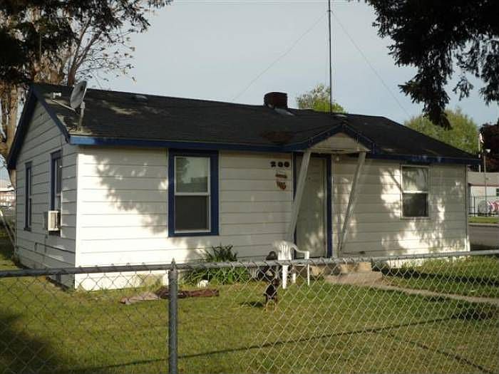 2nd image of 200 Avenue E