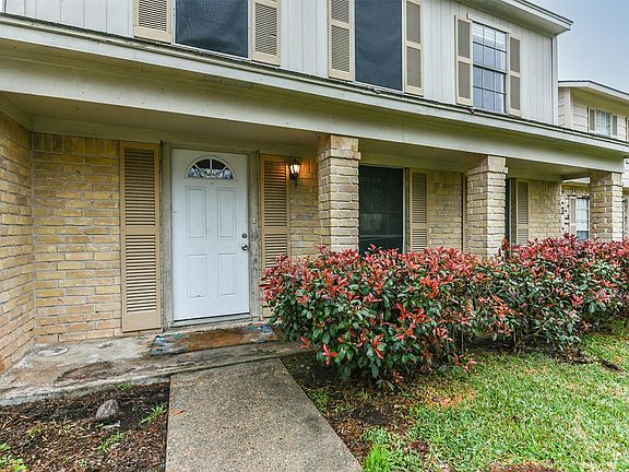 2nd image of 15014 Cypress Falls Dr