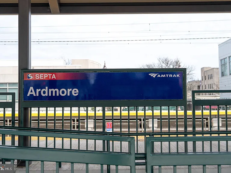 22 Ardmore Ave #2 — Photo 37