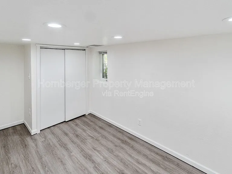 908 E Longfellow Ave — Photo 19