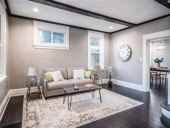 The sitting room shows off the immaculate attention to detail and clean, fresh paint.