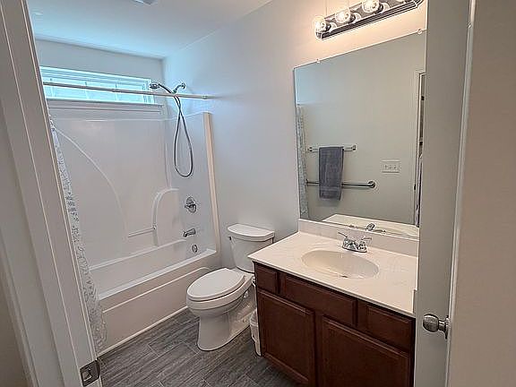 4th image of 3207 Diana Cir