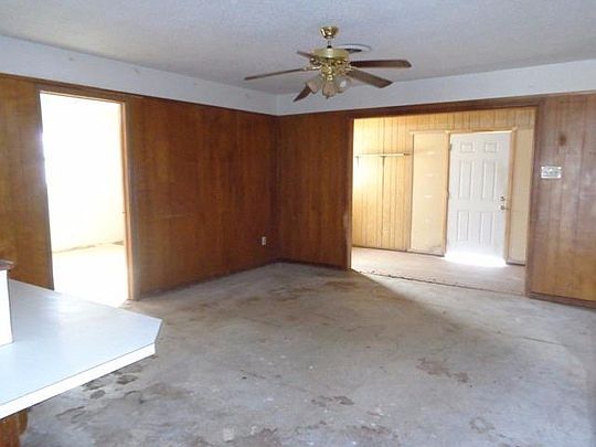 4th image of 2616 Globe Ave